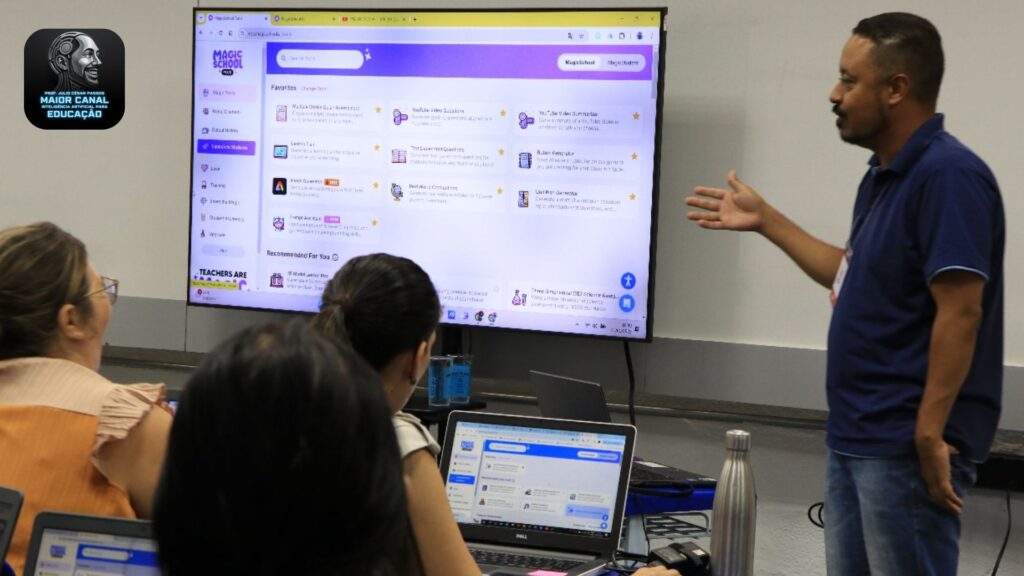 Professor ensinando sobre Magic School em formação de educadores